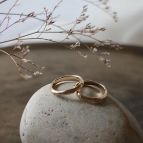 【atelier ST, CAT(アトリエ エスティーキャット)の口コミ】 指輪のデザインの種類がたくさんあってよかったです。
色味や磨き方も他の…