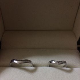 【JEWELRY  KAMATA(ジュエリーかまた)の口コミ】 流行り廃れのないデザイン、
歳をとっても指が綺麗に見えるデザインにして…