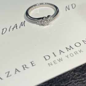 【ラザール ダイヤモンド(LAZARE DIAMOND)の口コミ】 結婚指輪との重ね付けを考え、婚約指輪を購入しました。自分たちでダイヤ…