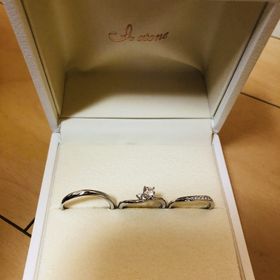 【I's stone(アイズストーン)の口コミ】 ピンクダイヤが入っていて、とても可愛く、お気に入りです。はめると指が…