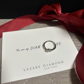 【ラザール ダイヤモンド(LAZARE DIAMOND)の口コミ】 普段使いができるようにデザイン性のある婚約指輪を選びました。王道のデ…