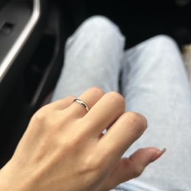 【insembre(インセンブレ)】の口コミ ストレートでシンプルなデザインです。あまり派手なものを付けれない方にオ...