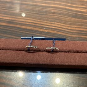 【Something Blue(サムシングブルー)の口コミ】 とても着け心地が良くて、ウェーブがかかったダイヤが両サイドにあるのが…