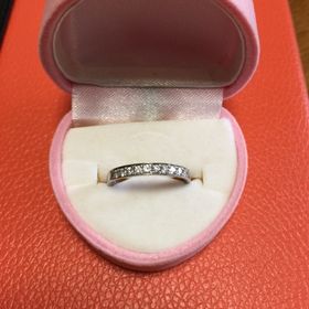 【4℃ BRIDAL(ヨンドシーブライダル)の口コミ】 結婚指輪として購入しました。10粒のダイヤが埋め込まれているので豪華で…