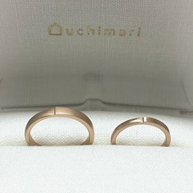 【uchimari(ウチマリ)の口コミ】 【指輪のデザインについて】
多種多様で、パートナーとたくさん話し合い納…