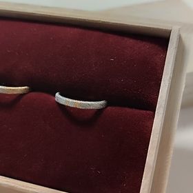 【ichi(イチ)の口コミ】 デザインを自分たちで考えてオーダーさせていただきました。
表面の素材感…