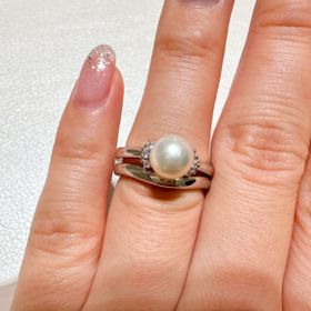 【MIKIMOTO(ミキモト)の口コミ】 ミキモトのパールに憧れがありパールの婚約指輪も素敵だなと思い試着しに…