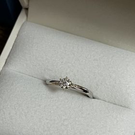 【RosettE(ロゼット)の口コミ】 プラチナのリングにゴールドのラインが入っており、ゴールドも強調が強く…