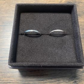 【Ankhore(アンクオーレ)の口コミ】 ペアで色が違うところが2人とも気に入ってます。石も控えめですがキラキラ…