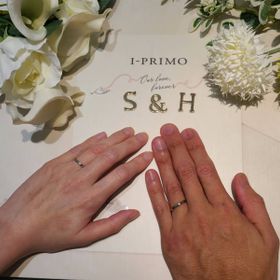 【アイプリモ(I-PRIMO)の口コミ】 見た目はシンプルな指輪ですが、私達2人ともこの指輪に惹かれました。
気…
