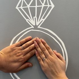 【TOWA(永遠)の口コミ】 派手すぎないが、ダイヤの輝き方が丁度いいです。
普段キレイめな服を着る…