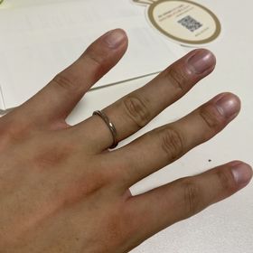 【nocur(ノクル)の口コミ】 指輪のデザインはすごくシンプルです。
価格も決して高くない金額で探して…