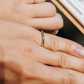 【銀座ダイヤモンドシライシの口コミ】 元々刻印の部分で2つ合わせたらひとつになるようなものにしたいと話してい…