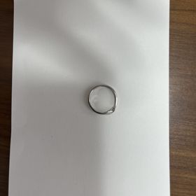 【hitotsuchi(ヒトツチ)の口コミ】 一捻りされたデザインに2人で気に入りました。プラチナか、ゴールドか最後…