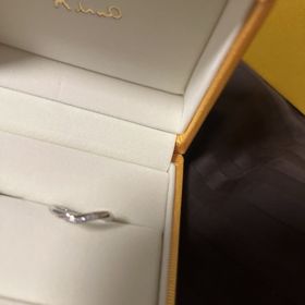 【ケイウノ ブライダル(K.UNO BRIDAL)の口コミ】 【デザイン】
①ハーフでピンクゴールドのラインが入っているところがおす…