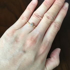【JEWELRY  KAMATA(ジュエリーかまた)の口コミ】 婚約指輪として、彼から頂きました。私が一目惚れした指輪でした。結婚指…