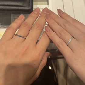 【銀座ダイヤモンドシライシの口コミ】 指輪のダイヤモンドの輝きが1番印象的でした。
遠くから見てもキラキラし…