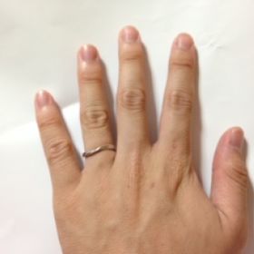 【ヴァンドーム青山(VENDOME AOYAMA)の口コミ】 指が短いのがコンプレックスだったのですが、着用したときにVの字のデザイ…