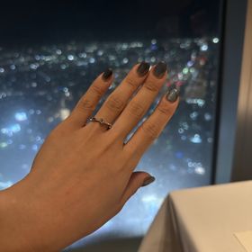 【アイプリモ(I-PRIMO)の口コミ】 大きなダイヤとリングの部分にも小さなダイヤが埋め込まれており、とても…