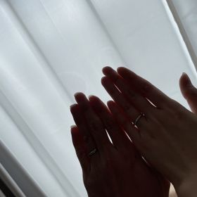 【銀座ダイヤモンドシライシの口コミ】 シンプルで華奢なデザインが可愛くて気に入りました。
ダイヤモンドの輝き…