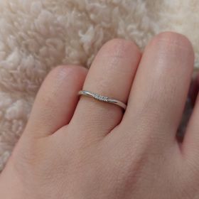 【アイプリモ(I-PRIMO)の口コミ】 細く華奢なデザインだが、ストレートではなく少し曲線のあるところがさら…