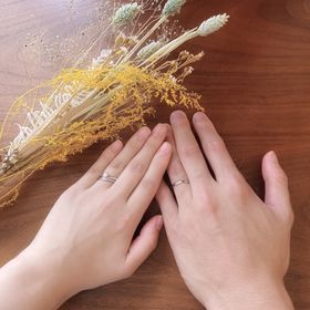 【1122 iifuufu bridal(いい夫婦ブライダル)】の口コミ ◎デザイン
ダイヤが4石ついていて、控えめながらも品がある指輪でした。...