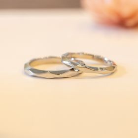 【ジュエリー工房 YAMAMOTOの口コミ】 波打っている指輪に、今後の2人の人生に起きるであろう良い時、そうでない…