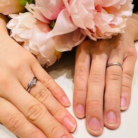 【アイプリモ(I-PRIMO)の口コミ】 結婚指輪と婚約指輪の重ね付けオーケーなとこ！
ダイヤモンドの輝きが綺麗…