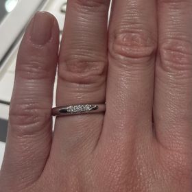 【MIKIMOTO(ミキモト)の口コミ】 ダイヤがついているものの、シンプルなところが気に入りました。
またプラ…