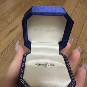 【ヴァンドーム青山(VENDOME AOYAMA)の口コミ】 たまたま彼と見に行った際に指輪のデザインやダイアモンドの大きさ等教え…