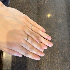 【ケイウノ ブライダル(K.UNO BRIDAL)の口コミ】 既製品ですが、石の数や艶消し加工などいろんなアレンジができて、少し変…