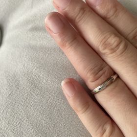 【アイプリモ(I-PRIMO)の口コミ】 デザインはシンプルですが、リング上下にゴールドみのある色が入っている…