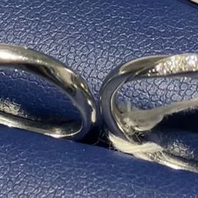 【銀座ダイヤモンドシライシの口コミ】 立体感のあるデザインで光を多く取り込むため、同じ品質のダイヤでも、他…