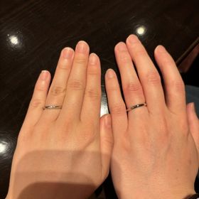 【ケイウノ ブライダル(K.UNO BRIDAL)の口コミ】 派手ではないものの、ダイアモンドが入ってるデザインを探していたところ…