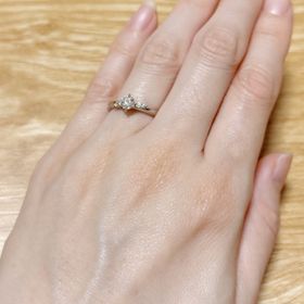 【アイプリモ(I-PRIMO)の口コミ】 メレダイヤのあるデザインで探していました。
こちらは矢座を意味する名前…