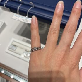 【銀座ダイヤモンドシライシの口コミ】 シンプルなデザインから指が長く見えるデザイン(v?)と色々と種類があった…