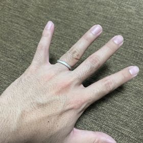 【ichi(イチ)の口コミ】 沖縄出身のため、ミンサー織りをイメージしたデザインにした。指輪を太く…