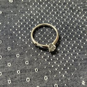 【4℃ BRIDAL(ヨンドシーブライダル)の口コミ】 トラディショナルなデザインで輝きも素晴らしく一目惚れして決めました。
…