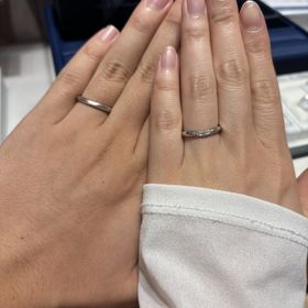 【銀座ダイヤモンドシライシの口コミ】 男性は、普段アクセサリー等をつけないため手に馴染むようにつや消し加工…