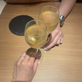 【銀座ダイヤモンドシライシの口コミ】 シンプルで輝きがあり一目惚れしました。
購入後のサイズ変更も可能だと聞…