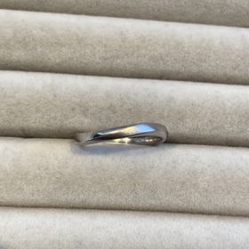 【atelier CraM(アトリエ クラム)の口コミ】 ずっと付けていてもシンプルで飽きのこないデザインがいいなと思いました…