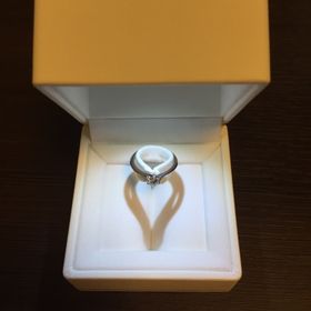 【STAR JEWELRY(スタージュエリー)の口コミ】 彼が選んでくれて、プロポーズの時に渡されたのですが、そのときに決め手…