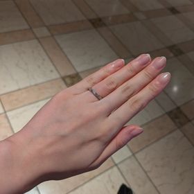 【銀座ダイヤモンドシライシの口コミ】 少しボリューム感のあるキラキラで華やかさがあって綺麗です。一粒真ん中…