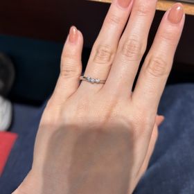 【銀座ダイヤモンドシライシの口コミ】 とにかくダイヤの輝きがすごく綺麗でした
デザイン性というよりも、ダイヤ…