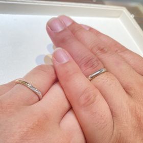 【AMATSU(アマツ)の口コミ】 緩やかな曲線と、2色のグラデーションが綺麗です。
ダイヤの見え方も理想…