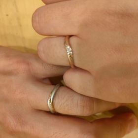 【ケイウノ ブライダル(K.UNO BRIDAL)の口コミ】 本体とラインの素材、色、加工を自由に選ぶことができました。内側の刻印…