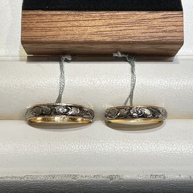 【Makana(マカナ)】の口コミ お花と波のデザインがとても可愛いです。ゴールドとシルバーの二色使いで、...