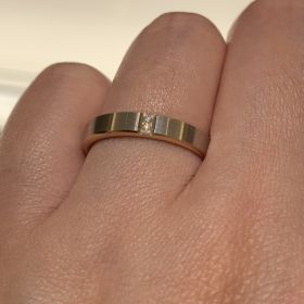 【俄(にわか)の口コミ】 やや太めのストレートの存在感が好みでした。
また、素材はプラチナとゴー…