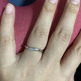 【銀座ダイヤモンドシライシの口コミ】 指輪のデザインがウェーブのかたちをしていて、とってもつけごごちがよく…