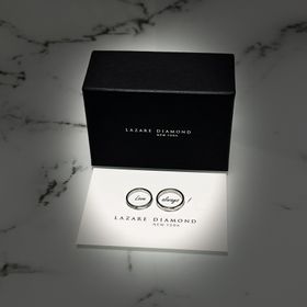 【ラザール ダイヤモンド(LAZARE DIAMOND)の口コミ】 指輪のデザインはシンプルだけどデザインがとても素敵で他の人とあまり被…